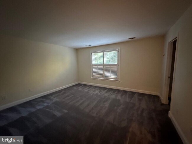 Building Photo - 5509 Thornbush Ct