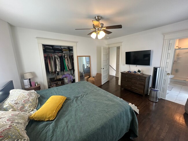 Building Photo - Spacious 3-Bedroom with Luxury Upgrades!!