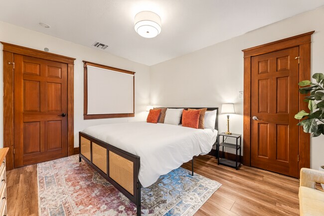 Building Photo - 732-736 Redondo Ave