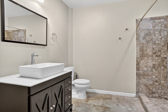 Building Photo - 401 Kahler Ct