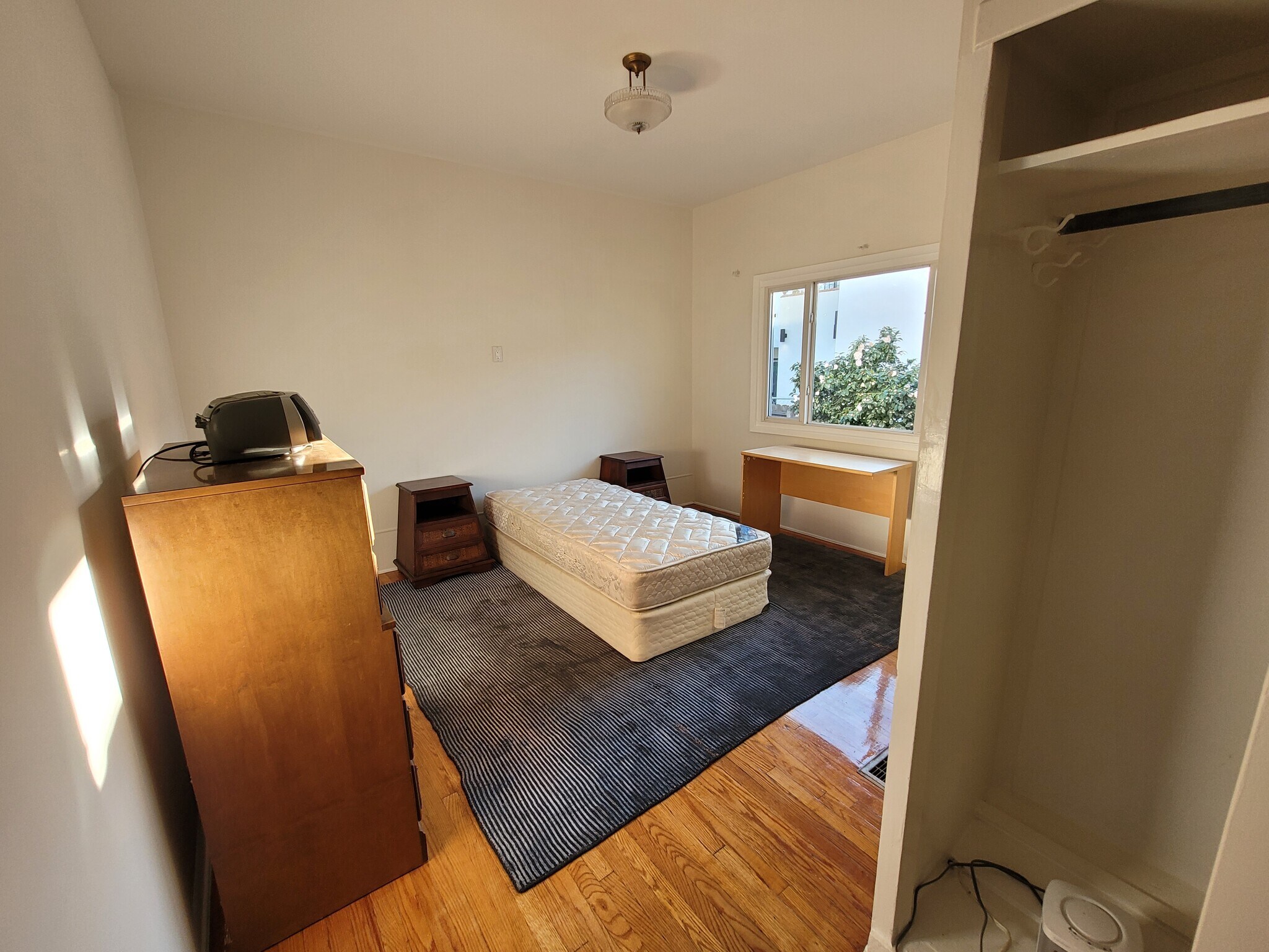 Building Photo - 10528 Ayres Ave