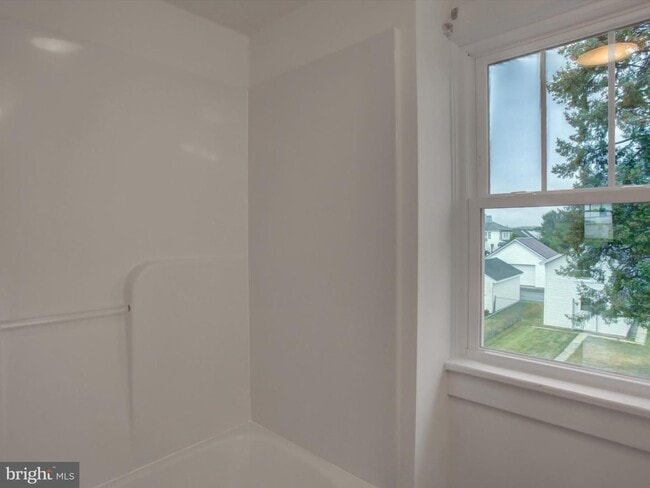 Building Photo - 557 N Franklin St