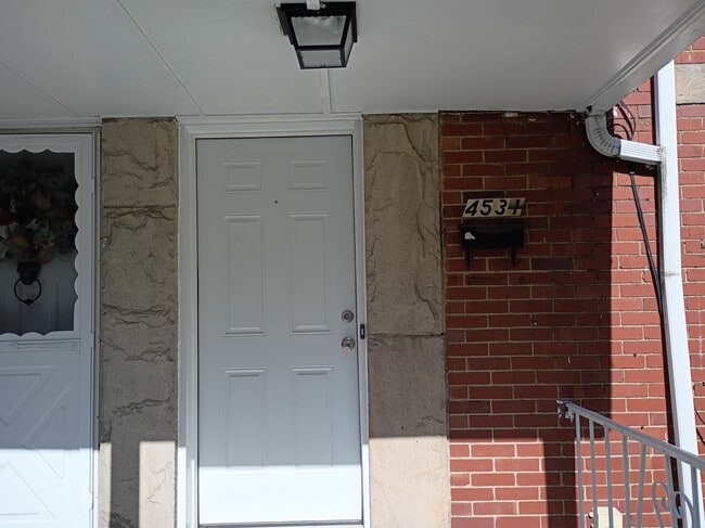 Building Photo - 4531 Coleridge St