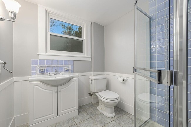 Building Photo - 3901 Everett Ave