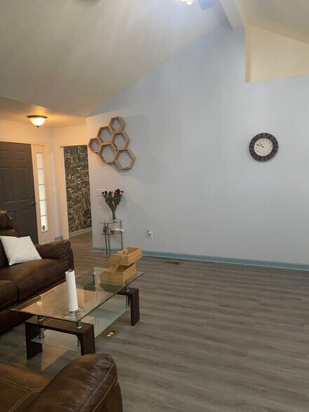 Building Photo - 906 Autumn Ridge Ln