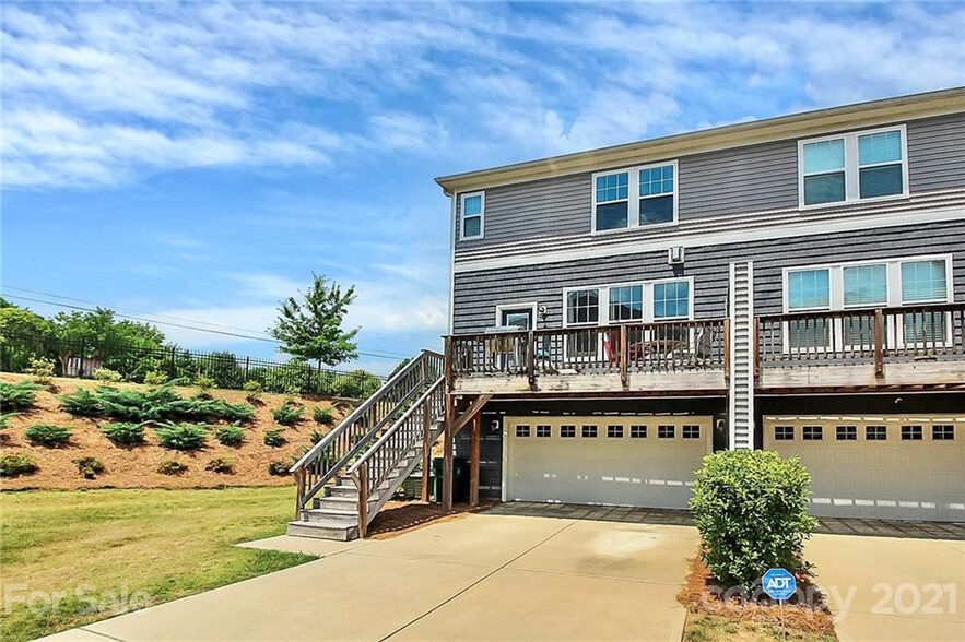 Building Photo - Room in Townhome on Sharon Rd W