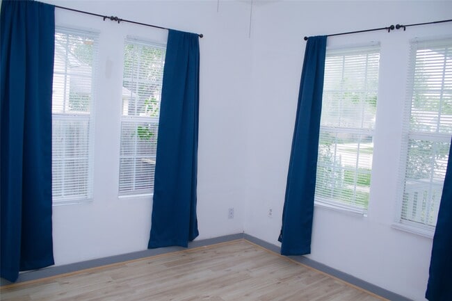 Building Photo - 1310 4th St