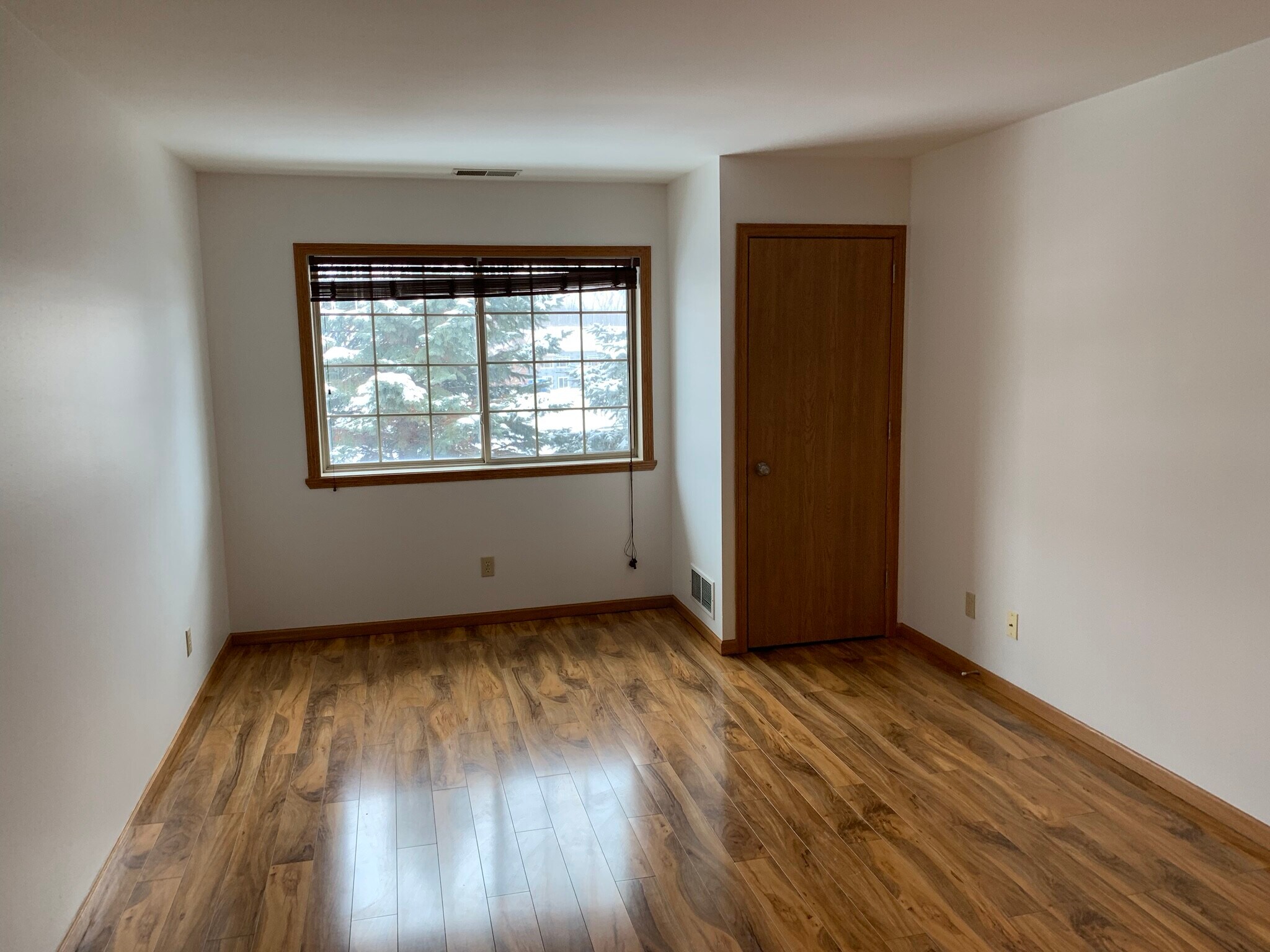 Building Photo - 1822 Deerhaven Ln NE