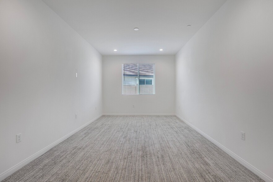 Building Photo - 29587 Fortitude Dr