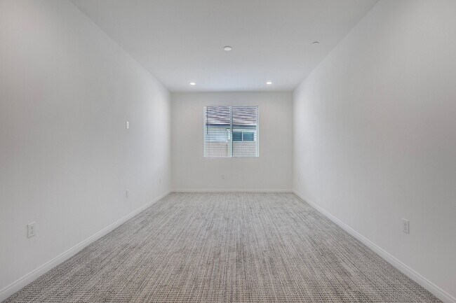 Building Photo - 29587 Fortitude Dr