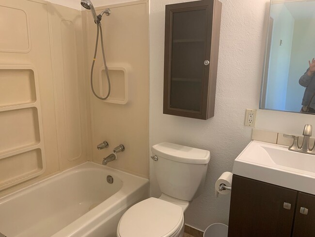 Building Photo - Vacaville Apartment Available Now!