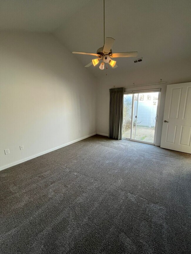 Building Photo - 2 Bedroom, 2 Bathroom Condo in The Woods a...