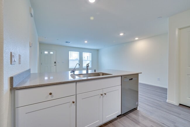Building Photo - Brand New Townhouse!!! All Appliances incl...