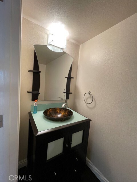Building Photo - 5315 Village Cir Dr
