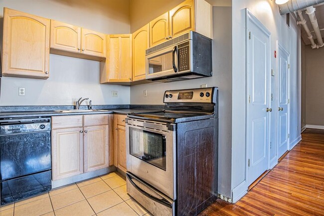Building Photo - 775 Potters Ave