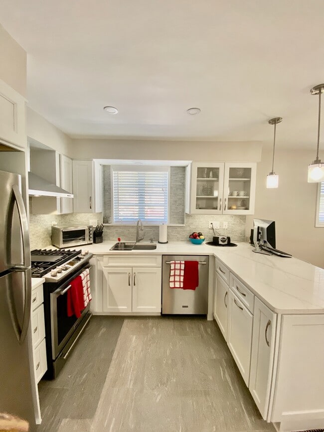 Building Photo - 5307 Pooks Hill Rd