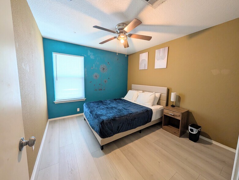 Building Photo - 5303 Viewpoint Dr