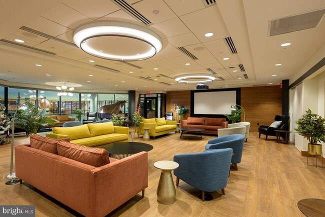 Building Photo - 5904 Mt Eagle Dr