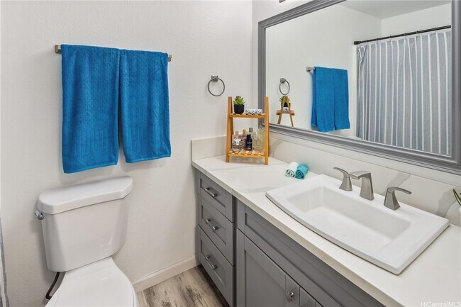 Building Photo - AVAILABLE NOW! 2 bed, 2 bath, 1 parking