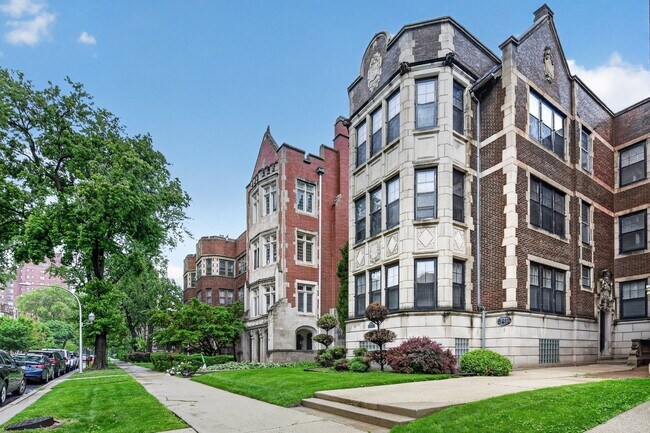 Building Photo - 6815 S Crandon Ave