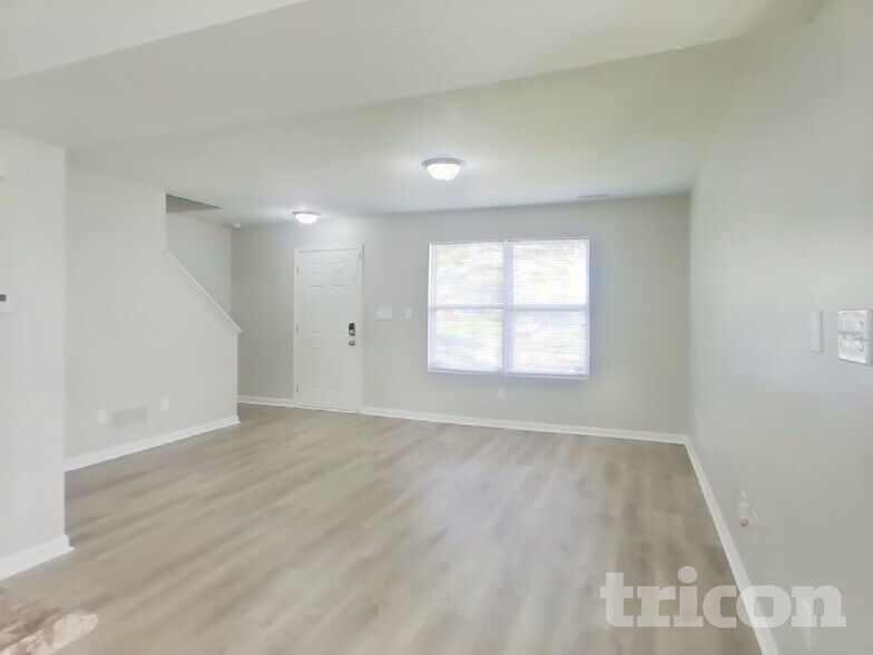 Building Photo - 4261 Sycamore Ct