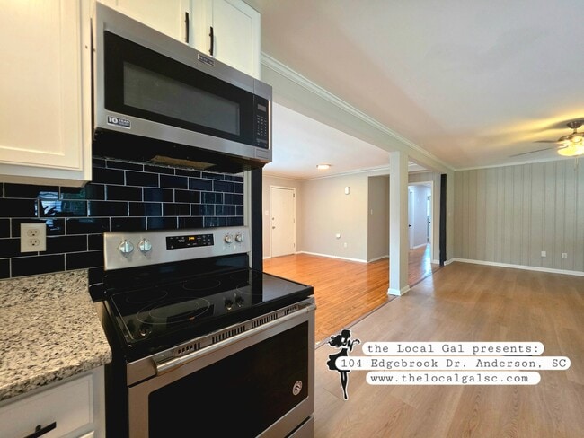 Building Photo - 104 Edgebrook Dr