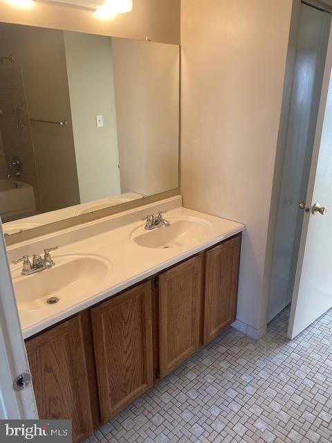 Building Photo - 1125 Cathedral Ln