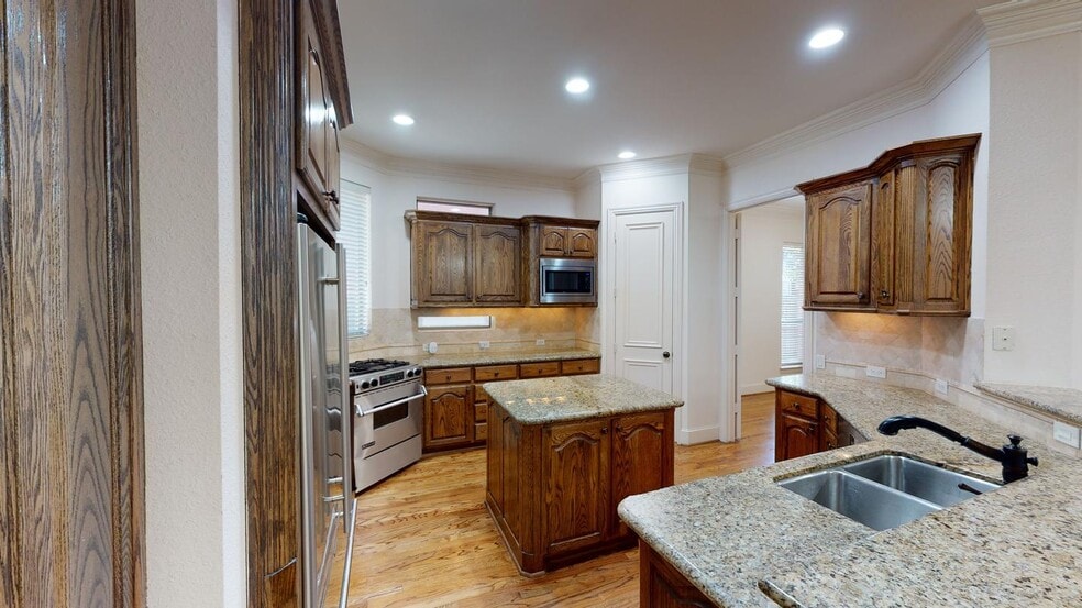 Building Photo - Elegant Central Dallas home 2.5 blocks from Knox-Henderson