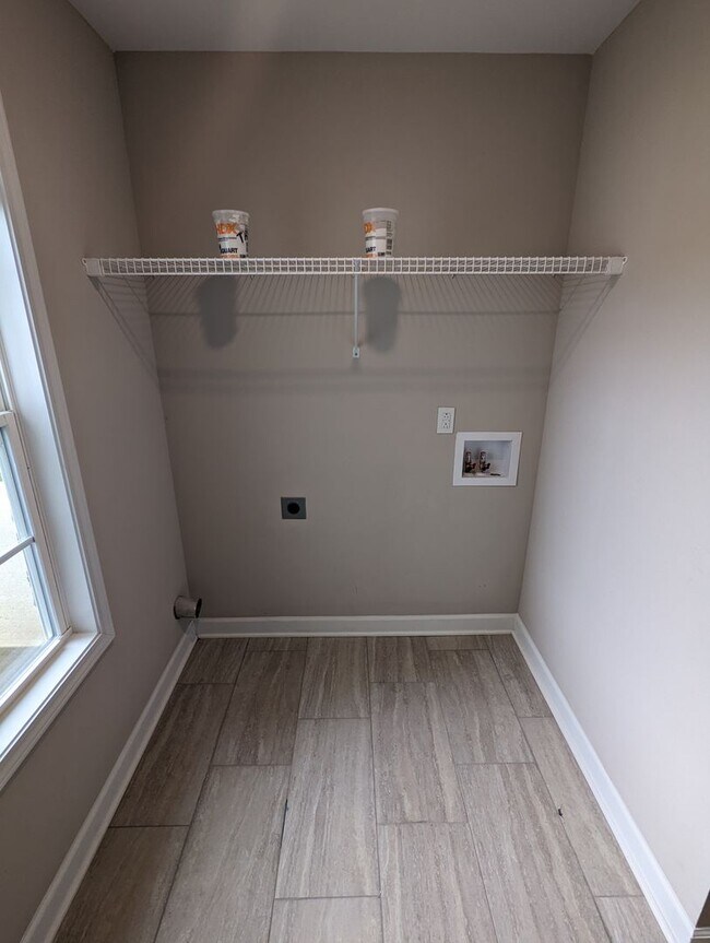 Building Photo - 3B/2BA With 2 car garage, Large Bonus Room...