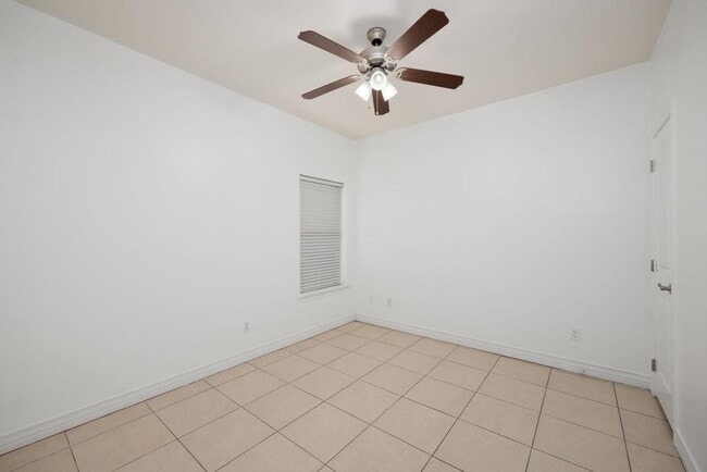 Building Photo - 3003 S I Lane