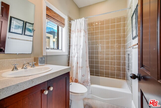 Building Photo - 2962 Valmere Dr