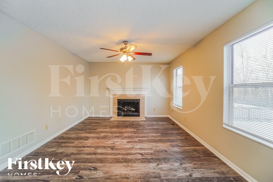 Building Photo - 2722 Hardwood Ave