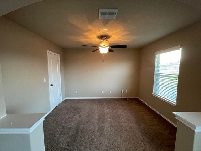 Building Photo - BEAUTIFUL 3 BEDROOM 2.5 BATH FEATURING A LUXURY KITCHEN WITH WHITE GRANITE COUNTERS, GRAY CABINET...