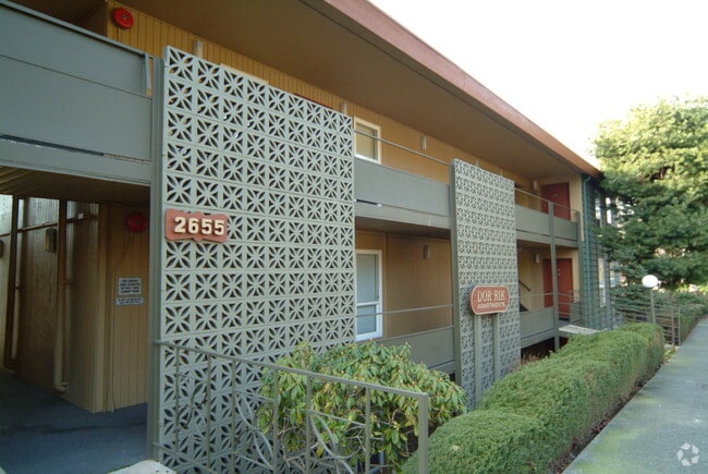 Building Photo - Dor-Rik