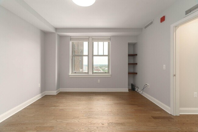 Building Photo - 525 W Lafayette Blvd
