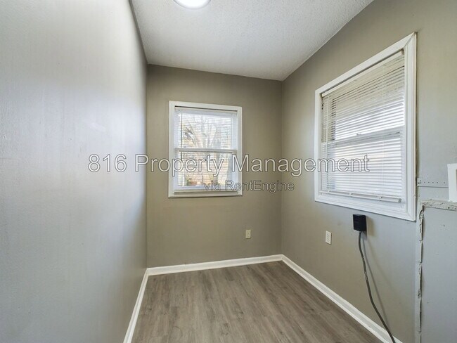 Building Photo - 5912 Paseo Blvd