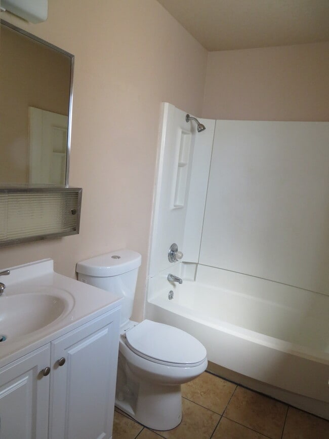 Building Photo - Triviz Apts