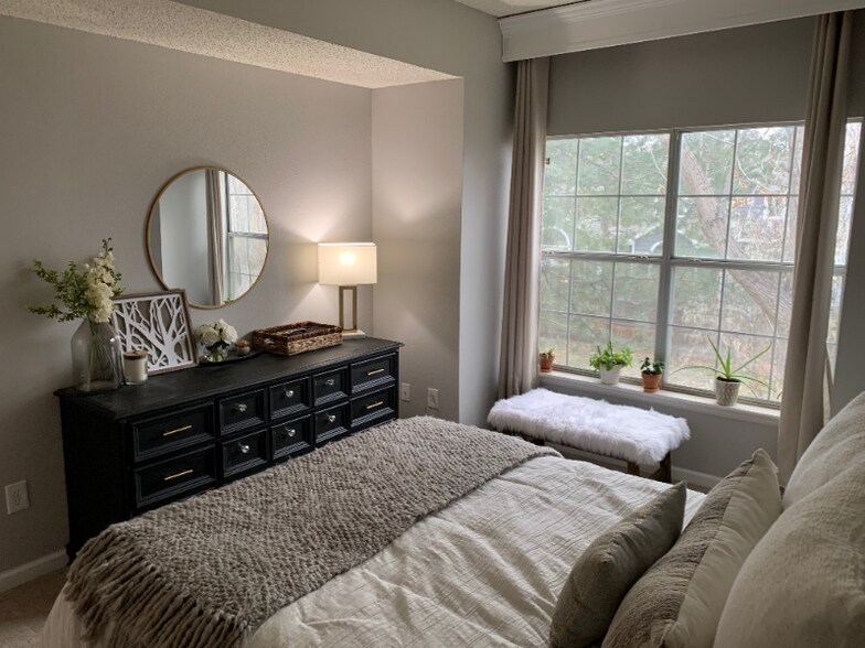 Building Photo - 7469 Spy Glass Ct