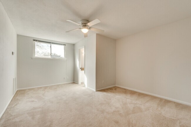 Building Photo - Overton Park Duplex!