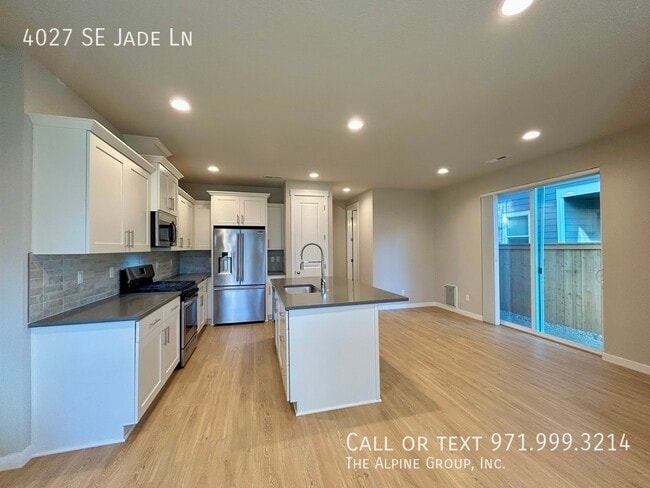 Building Photo - 4027 SE Jade Ln