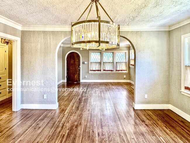 Building Photo - 1127 E 36th Pl