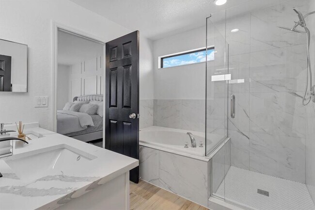 Building Photo - 16748 Lazy Breeze Loop
