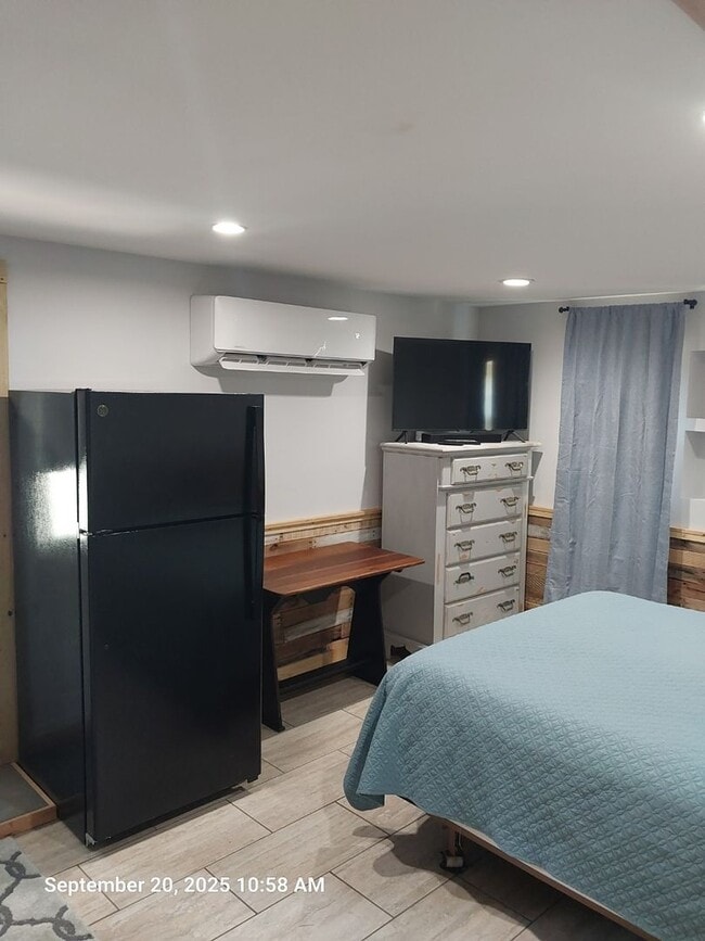 Building Photo - Charming One Bedroom ADU Furnished or Unfu...