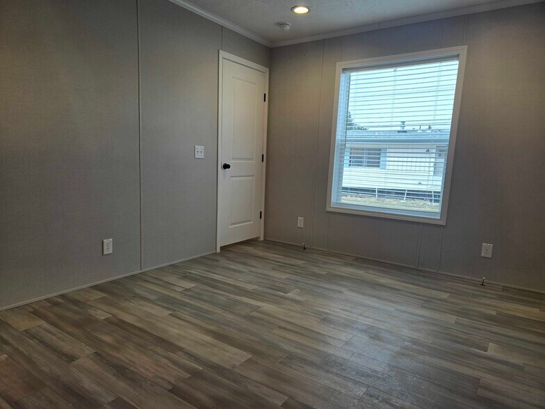 Building Photo - 52962 N Yorktown Ct