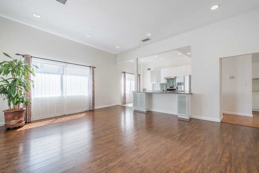Great room/kitchen - 2781 Mira Vista Dr