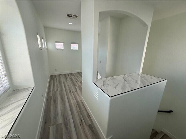 Building Photo - 5568 Jelsma Ave