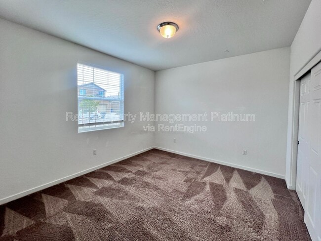 Building Photo - 6692 E Cambridge Ave