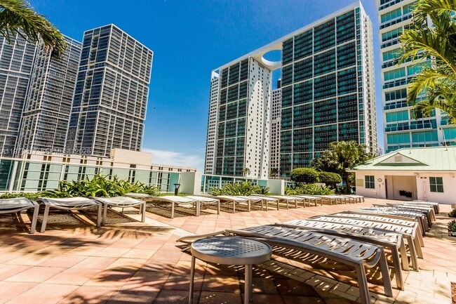 Building Photo - 31 SE 5th St