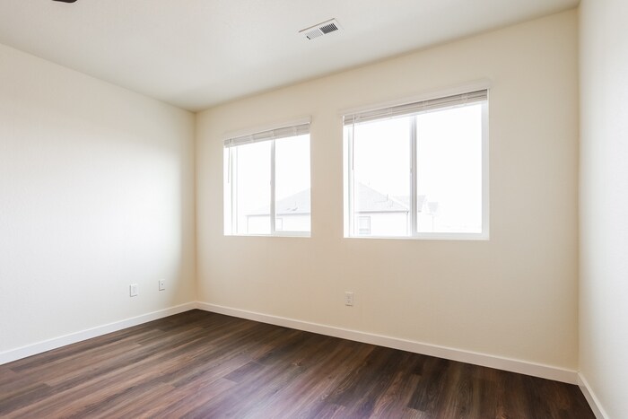 Building Photo - 13501 Oneida Ln