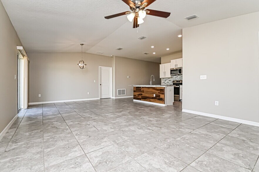 Building Photo - 1516 Climbing Dayflower Dr